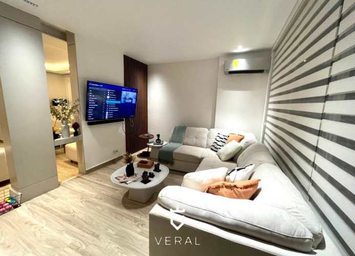 Furnished master bedroom with walk-in closet and ensuite bathroom Panama City Versalles