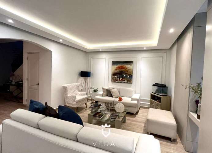 Dining space with window, modern furniture, tiled floors in Versalles Costa Sur home for rent