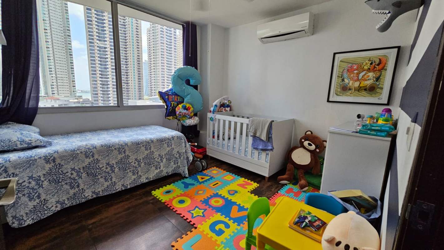 Master bathroom with bathtub and double sink vanity PH Prive Tower San Francisco Panama