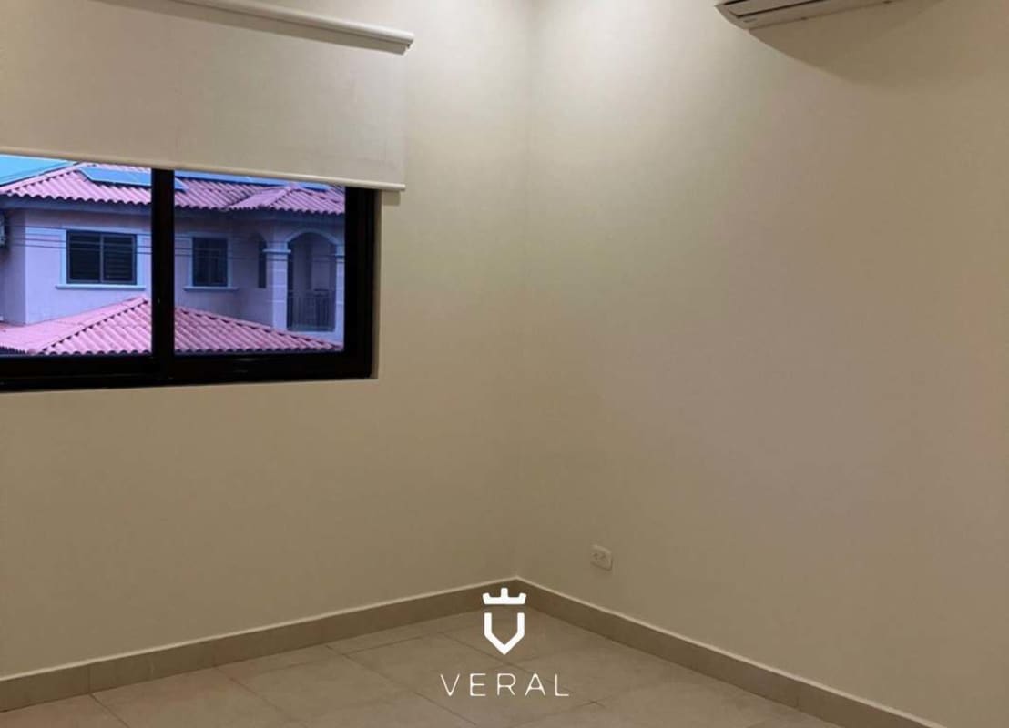 Spacious bedroom with AC, large window and garden view in Panama City house