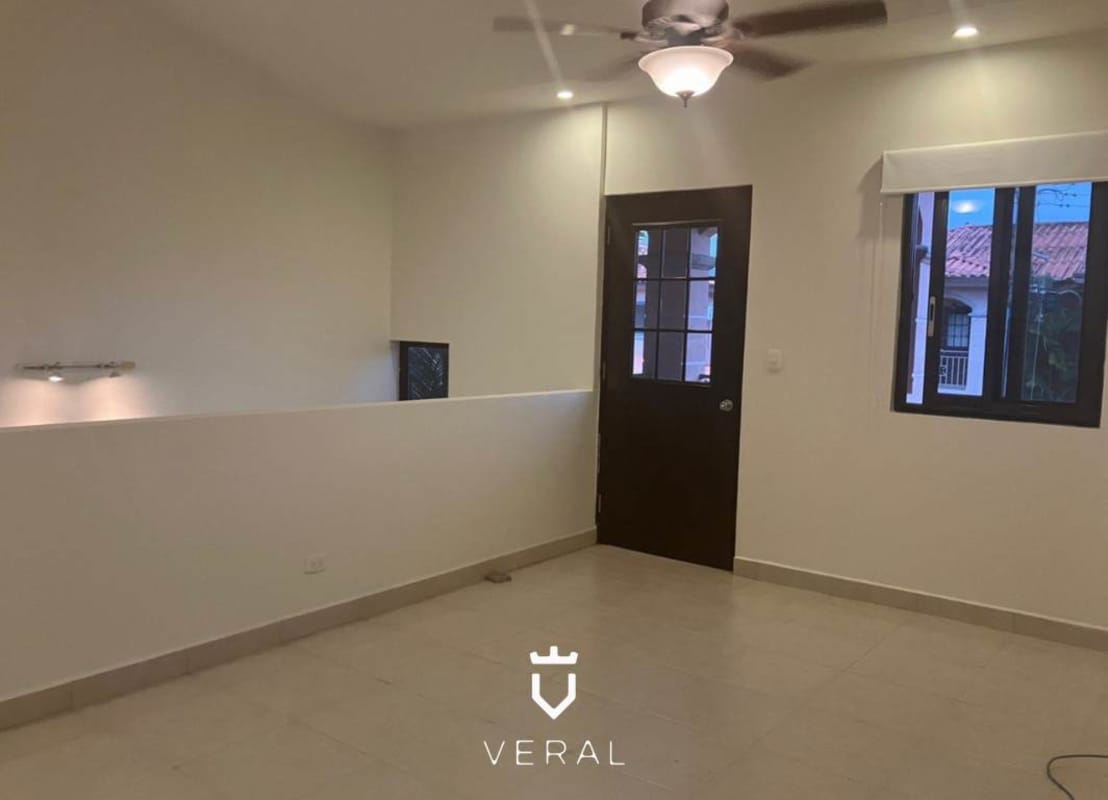 Hallway landing upstairs bright fan natural light Versalles Costa Sur Panama