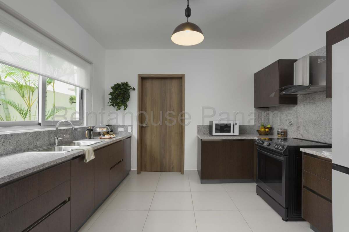 Spacious covered terrace overlooking private garden in Altos del Parque