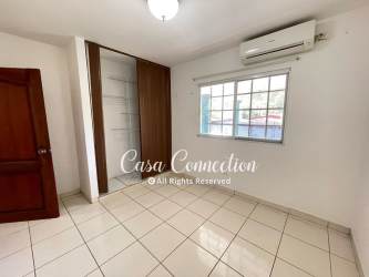 Functional bathroom with glass shower enclosure ceramic tile David Chiriquí Panama