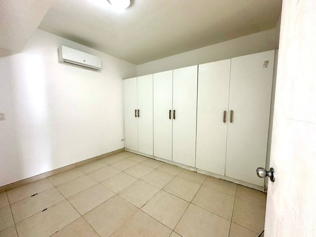 Rooftop infinity pool with Pacific Ocean view at PH White Tower Panama City