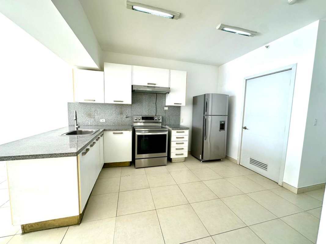 Kitchen with granite countertops, tiled floors and appliances in PH White Avenida Balboa Panama