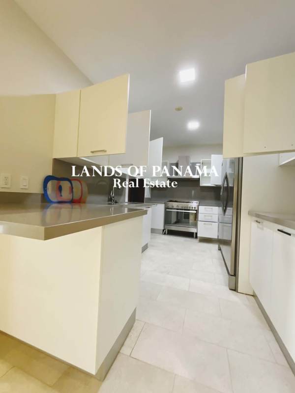 Luxury Apartment for Rent Santa María PH Greenview in Panama City - View 3
