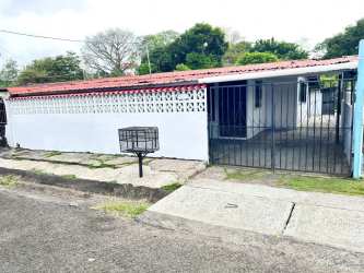 Modest house with gated entrance and white facade in Residencial Bello Amor Arraiján