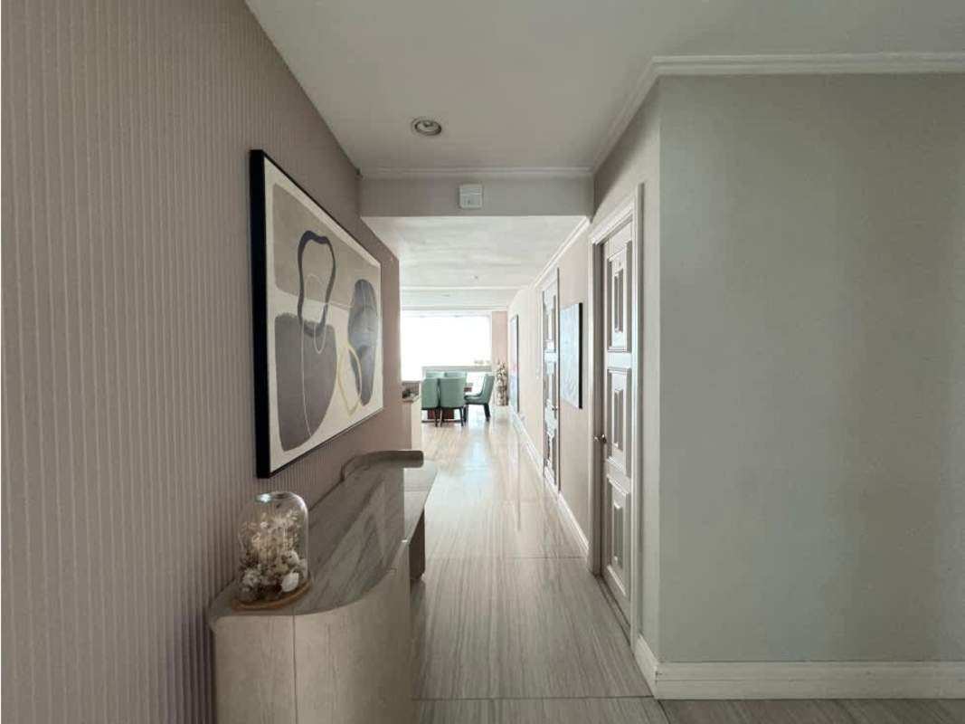 Bright second bedroom with modern furniture and city view in PH Oceanaire Punta Pacifica Panama