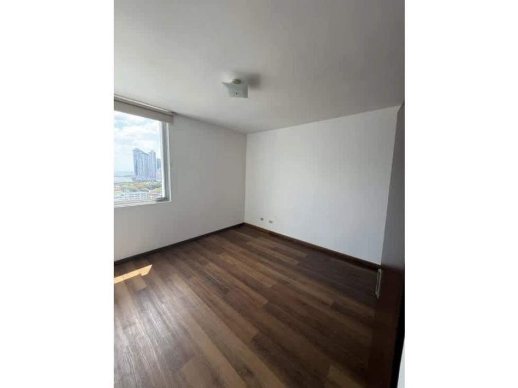Bedroom with large window wood floors bright space PH Infinity Tower for rent Panama