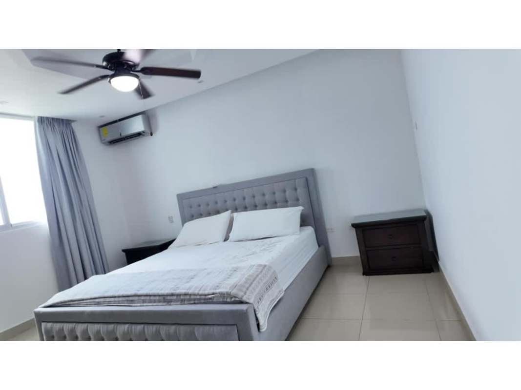 Bedroom with window view, built-in closet, bright and modern PH The Hill Tower El Dorado Panama