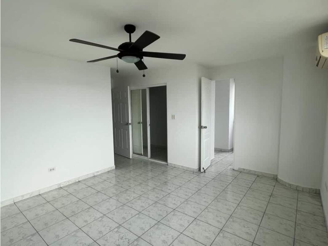 Dining area with large window and city skyline view in PH Torre Cosmo Obarrio Panama