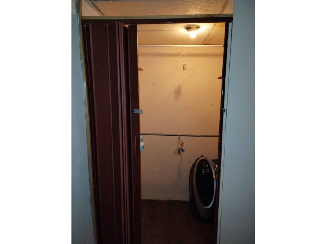 Outdoor laundry/utility corridor with washing area and concrete floor in Juan Díaz Panama