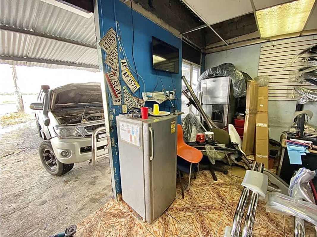 Automotive workshop garage interior space for commercial use in Tocumen Panama City area