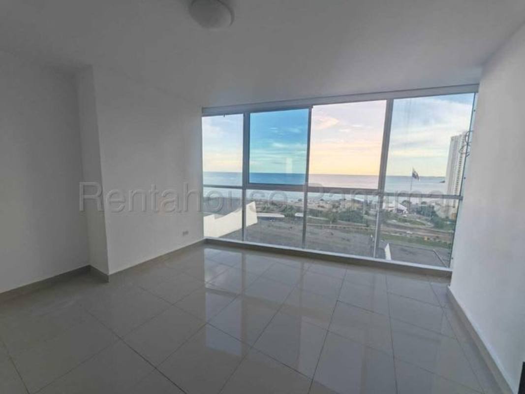 Master bedroom with large windows, walk-in closet, ensuite bathroom, ocean view at PH Serenity San Francisco Panama