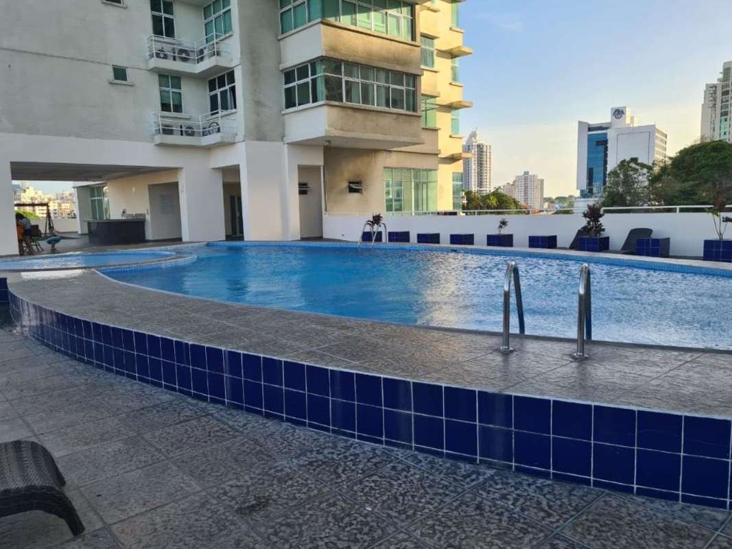 Outdoor pool on skyline terrace at PH Vivendi Towers Edison Park Panama City