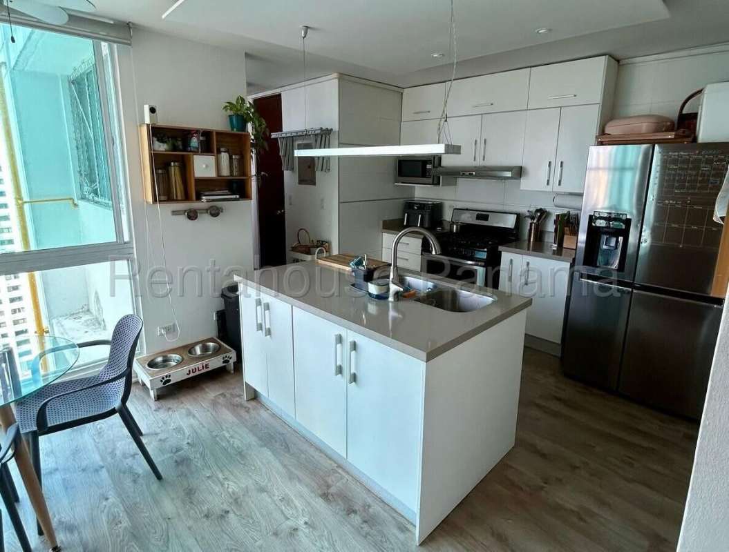 Master bedroom with large window, city view, built-in closet PH 7400 San Francisco