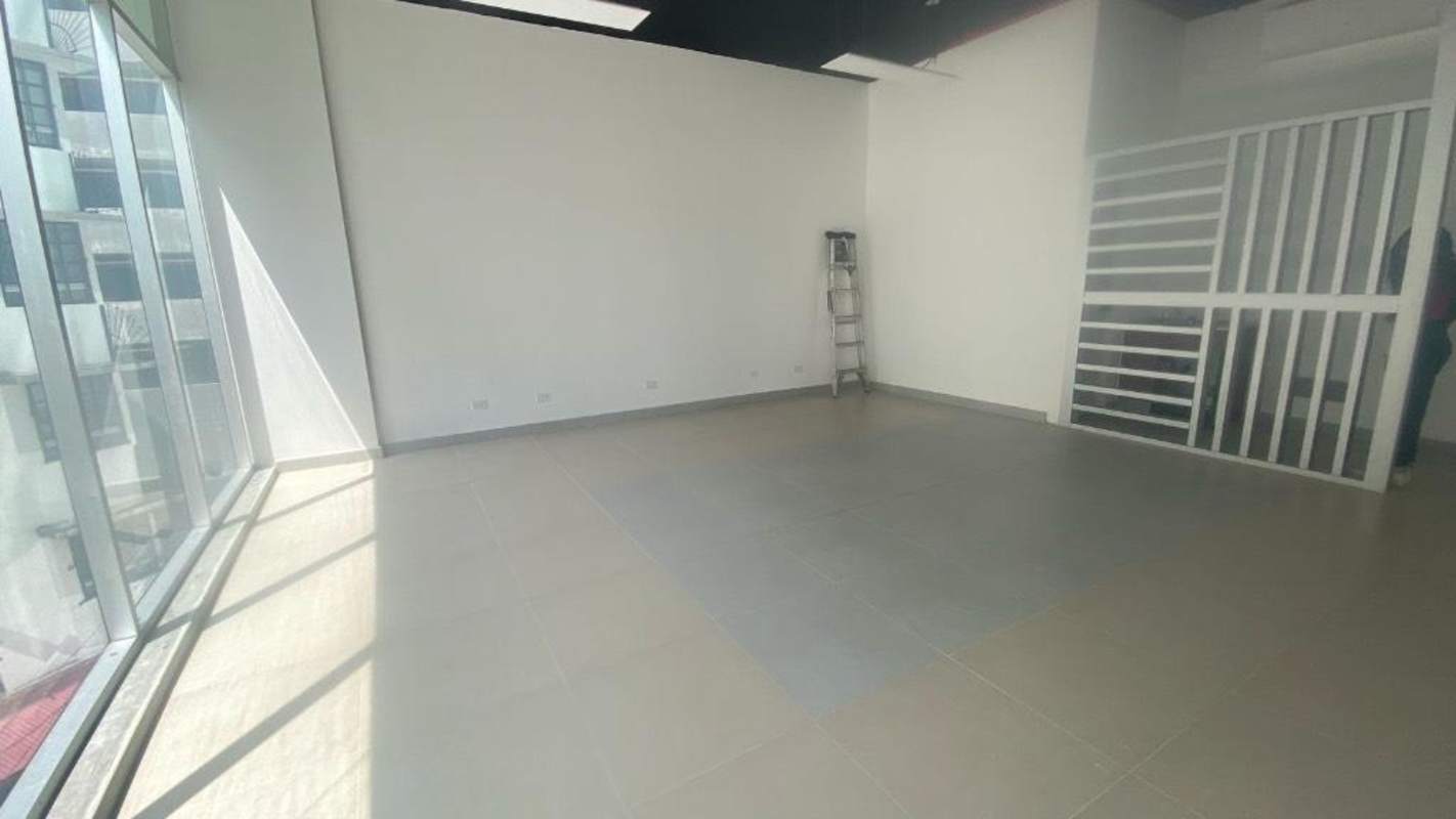 Spacious commercial office with large windows, modern tiles in Millenium Park Plaza Panama City