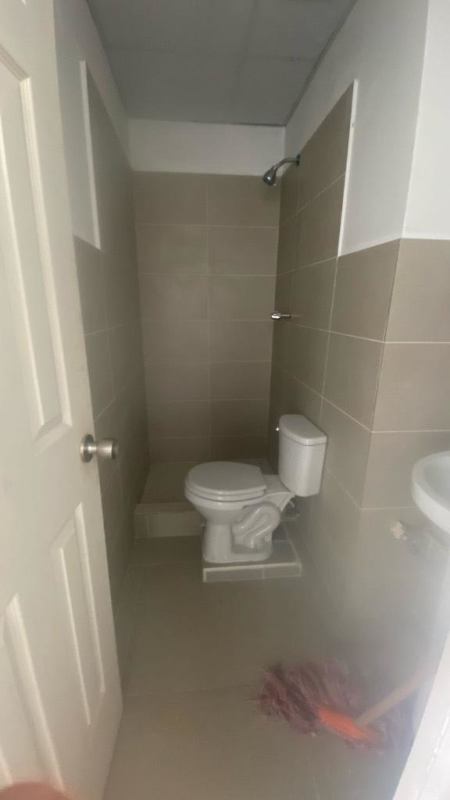 Bright office interior in Millenium Park Plaza with large windows and tiled floors, ready for rent on Vía Transístmica Panama