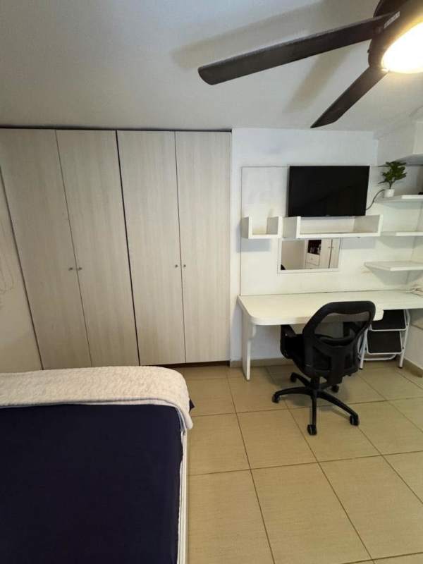 Bedroom with air conditioning, ceiling fan, desk and wardrobe Villa Cáceres Panama