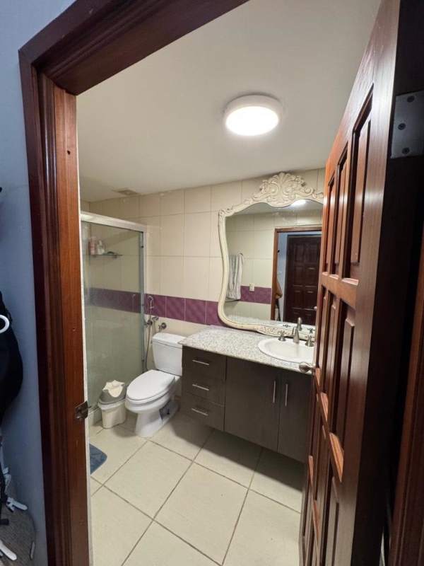 Fully equipped shared kitchen dining space fridge stove microwave Villa Cáceres Panama