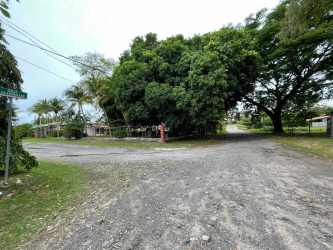 Gated community lot 800m2 flat terrain ready to build near golf and beach