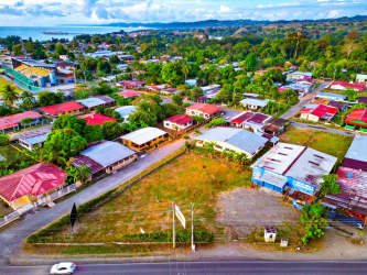 Commercial vacant corner lot with warehouse structure at Puerto Armuelles Chiriquí entrance for lease by Hola Realty