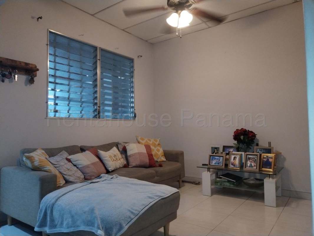 Living room with sectional sofa and ceiling fan PH La Riviera Don Bosco