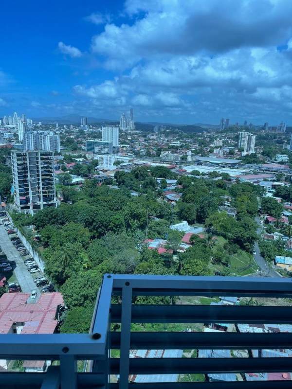Panoramic balcony view overlooking Panama City skyline in 12 de Octubre PH Park View apartment