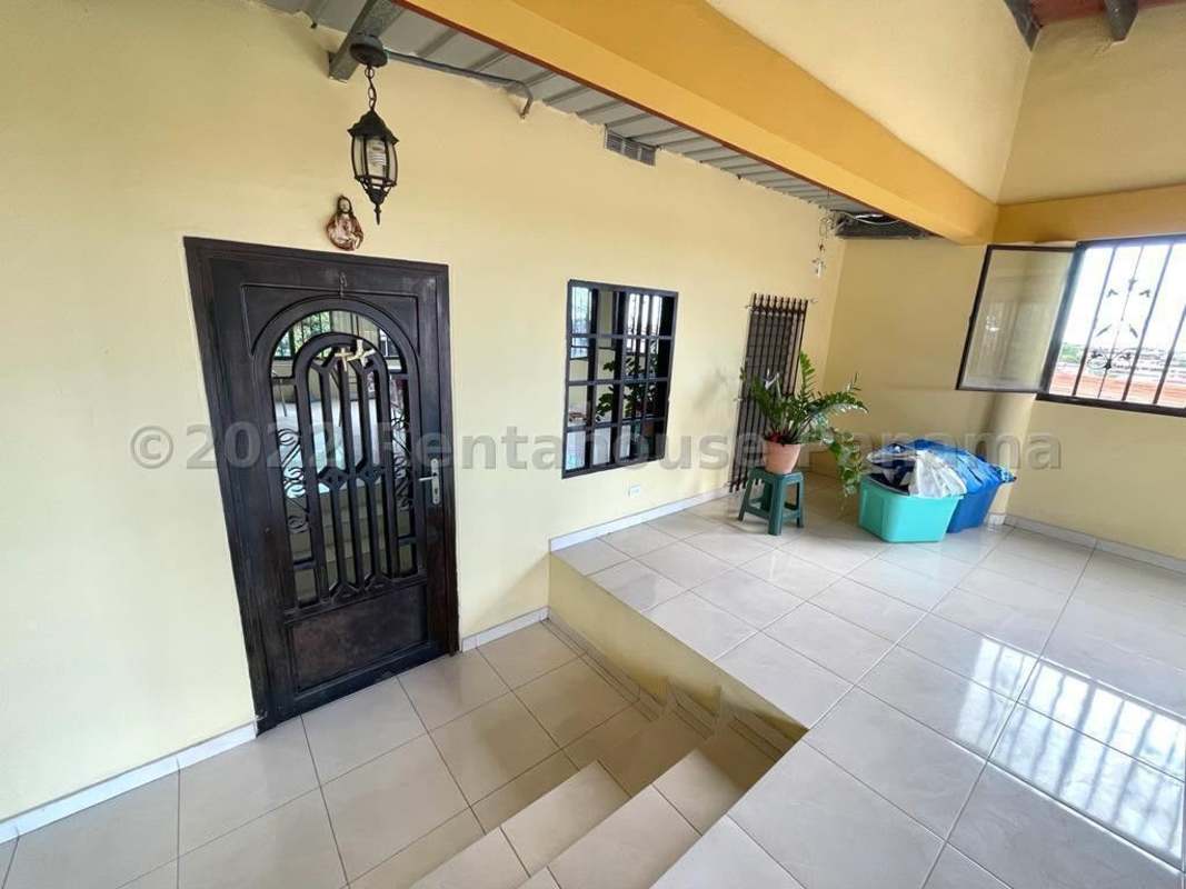 Covered porch entrance with balcony and parking area Cerro Viento Panama