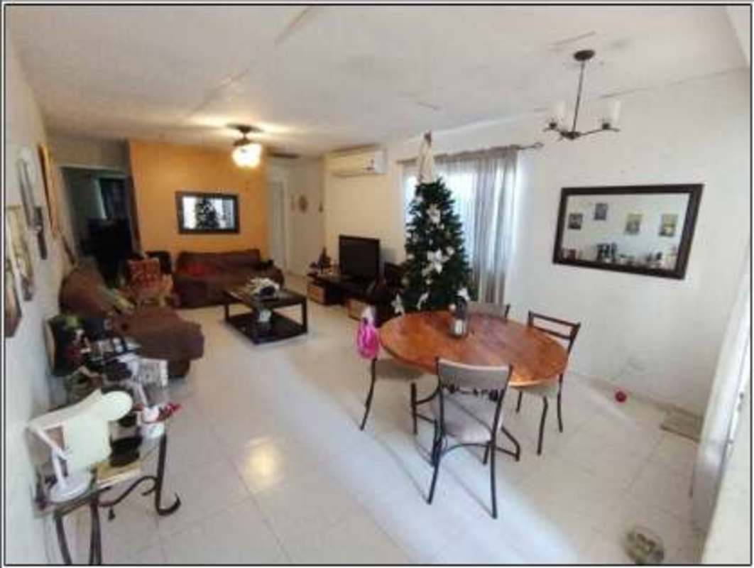 Bathroom with pedestal sink and shower Don Bosco Panama residential house