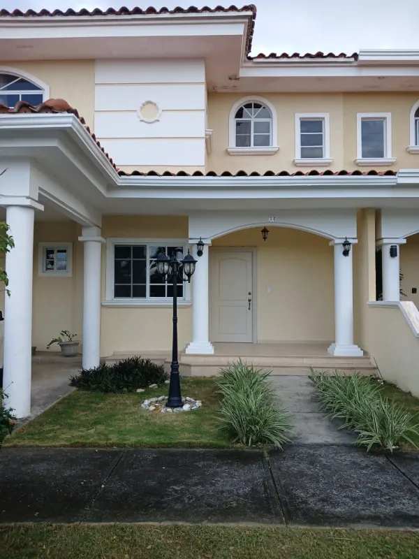 Walk-in closet storage Costa del Este Panama rental