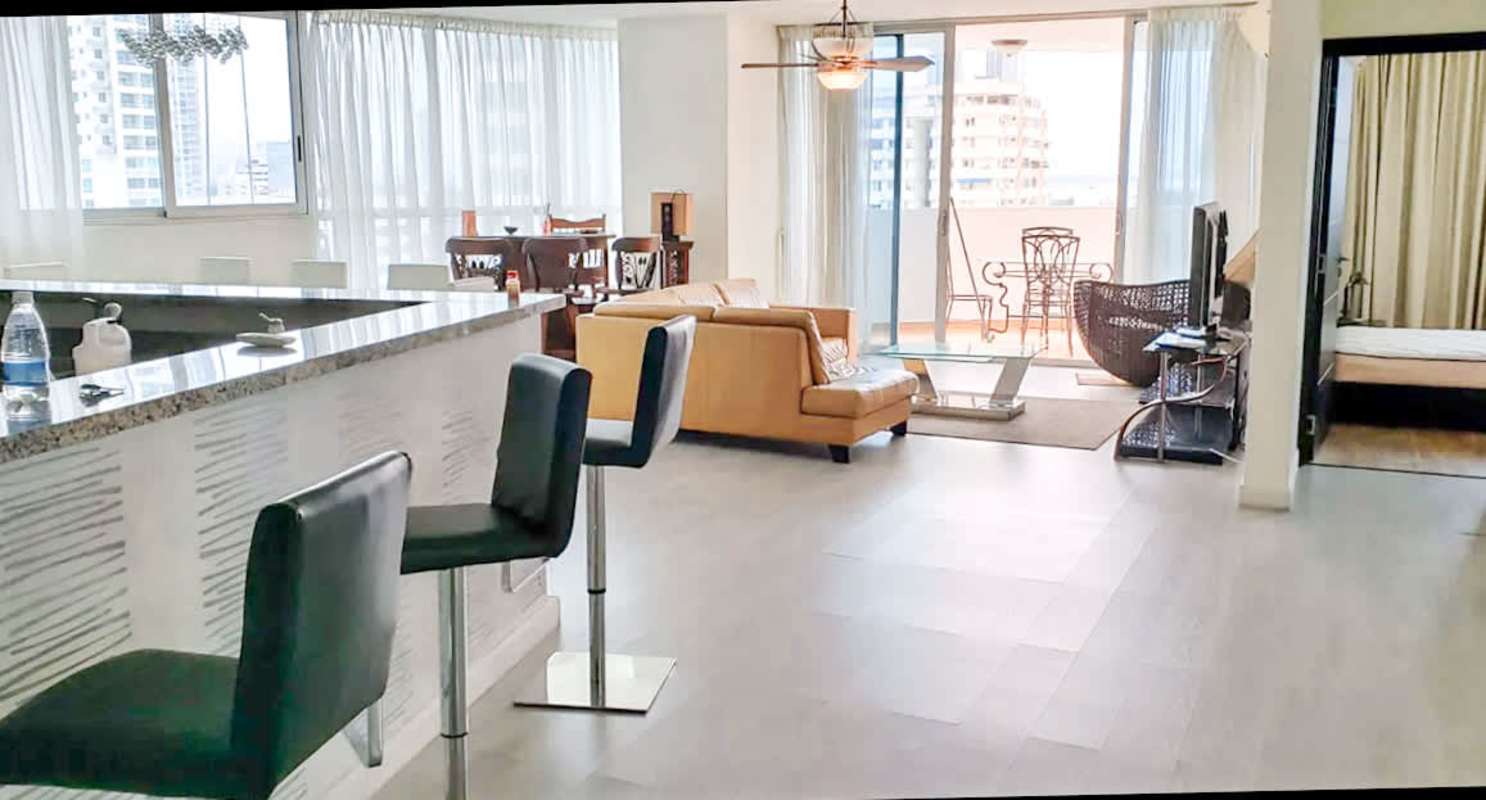 Contemporary kitchen with granite breakfast bar in PH San Francisco Joy Panama City