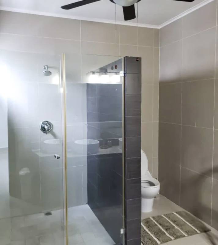 Dining space with city views and balcony access in PH San Francisco Joy Panama