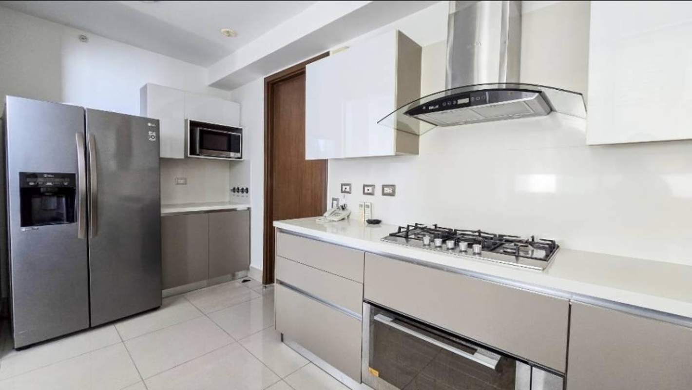 Modern bedroom with built-in wardrobe, AC, ceramic floors PH Bali Costa del Este Panama