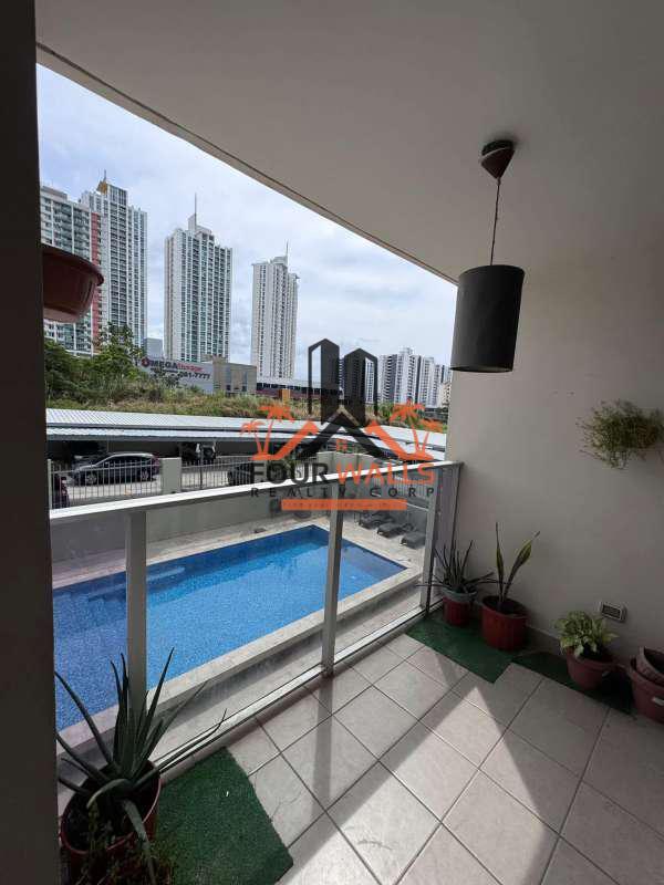 Bright bedroom with ceramic floors in PH Rokas Altos de Panamá for sale