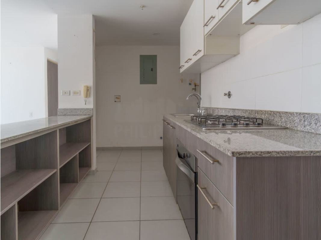 Bedroom with large window and built-in closet PH Aviñon Tower El Bosque Panama City