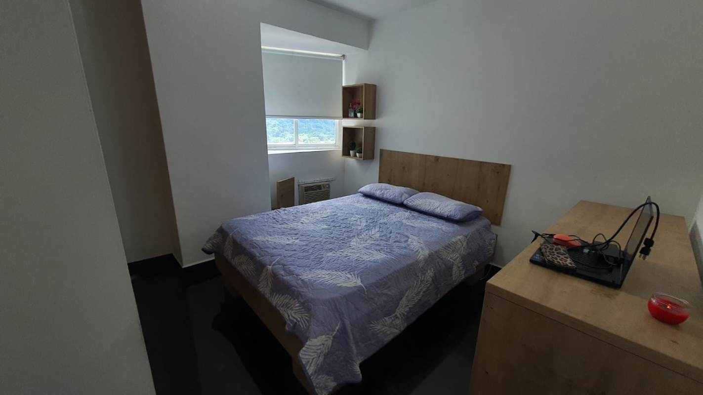 Master bedroom with built-in closet, large window, ceramic floor in PH Majestic Garden Edison Park Panama City