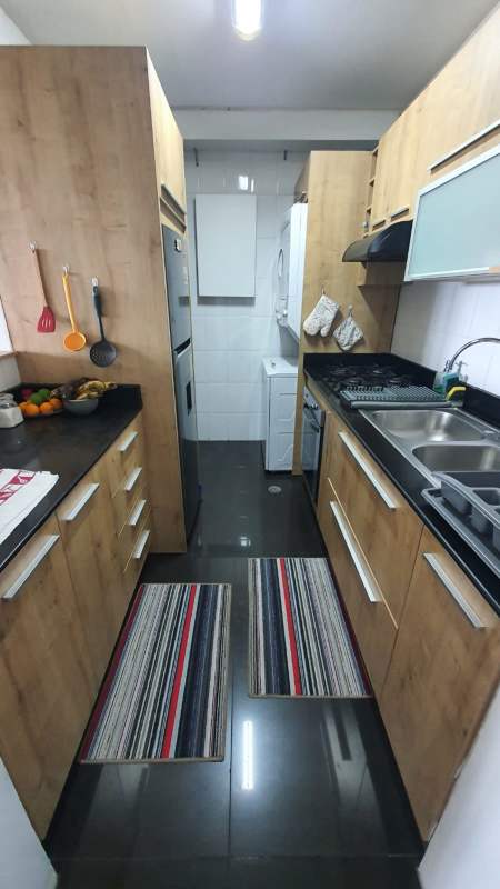 Modern bathroom with glass shower enclosure, sink vanity in PH Majestic Garden Plaza Edison Panama