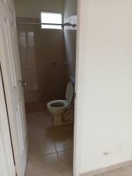 Simple bedroom with window and tiled flooring in Lago Emperador Nuevo Emperador Arraiján