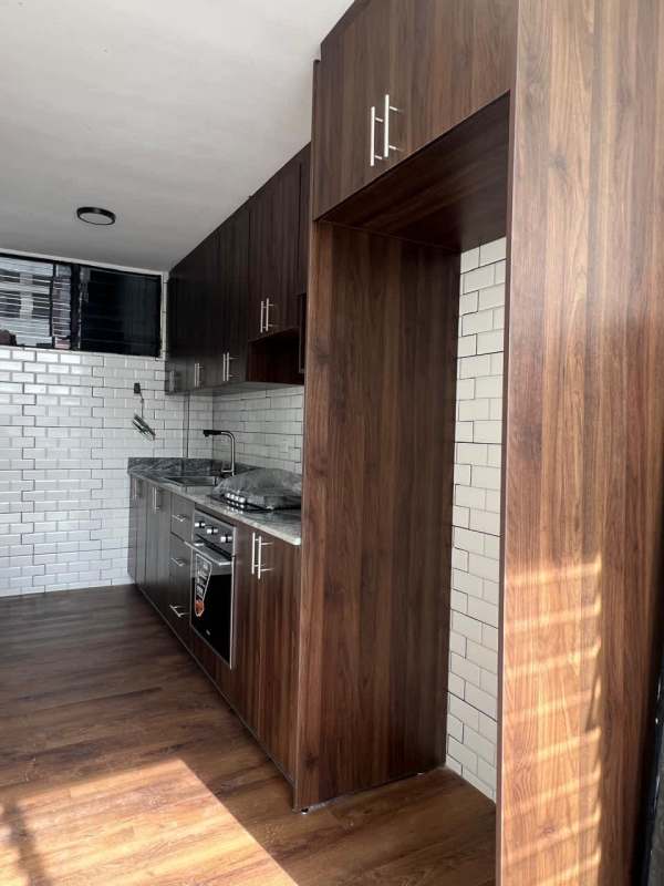 Bedroom with large window and laminate flooring in PH Dorasol Panama