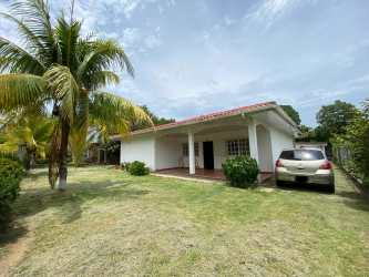 Front porch with pillars overlooking garden at Nuevo Farallón house in Río Hato Panama