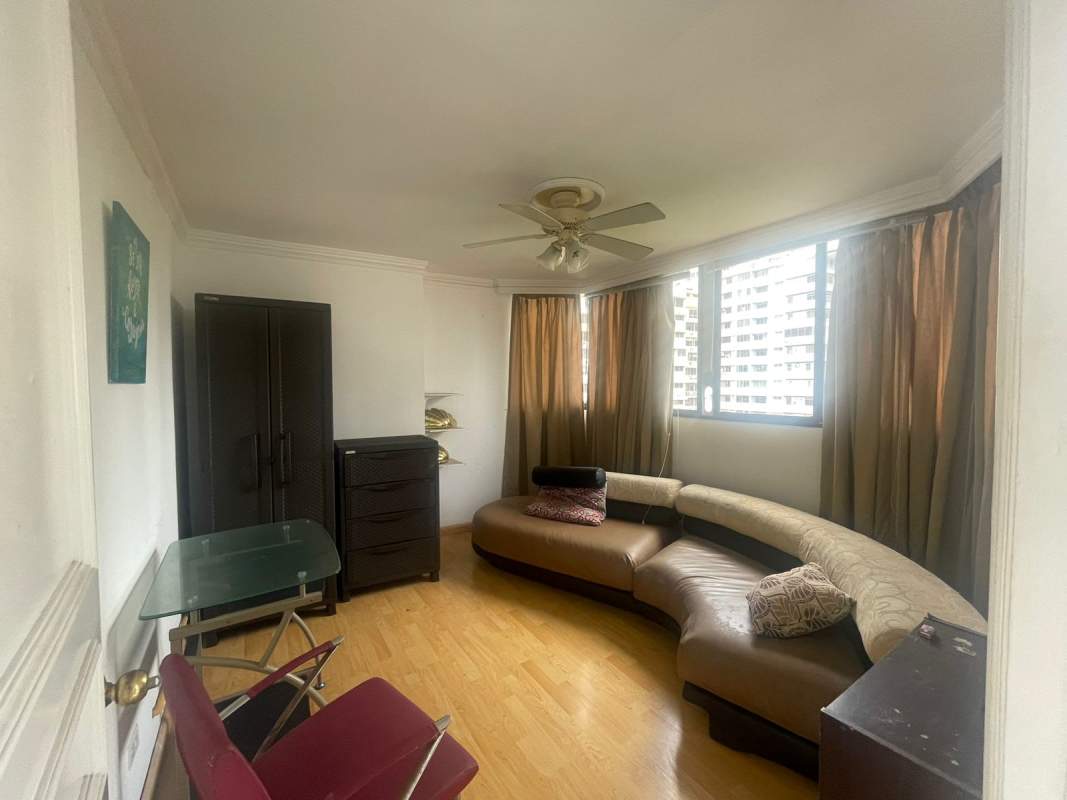 Dining space with marble floors, open kitchen bar and large windows PH Las Hadas Panama