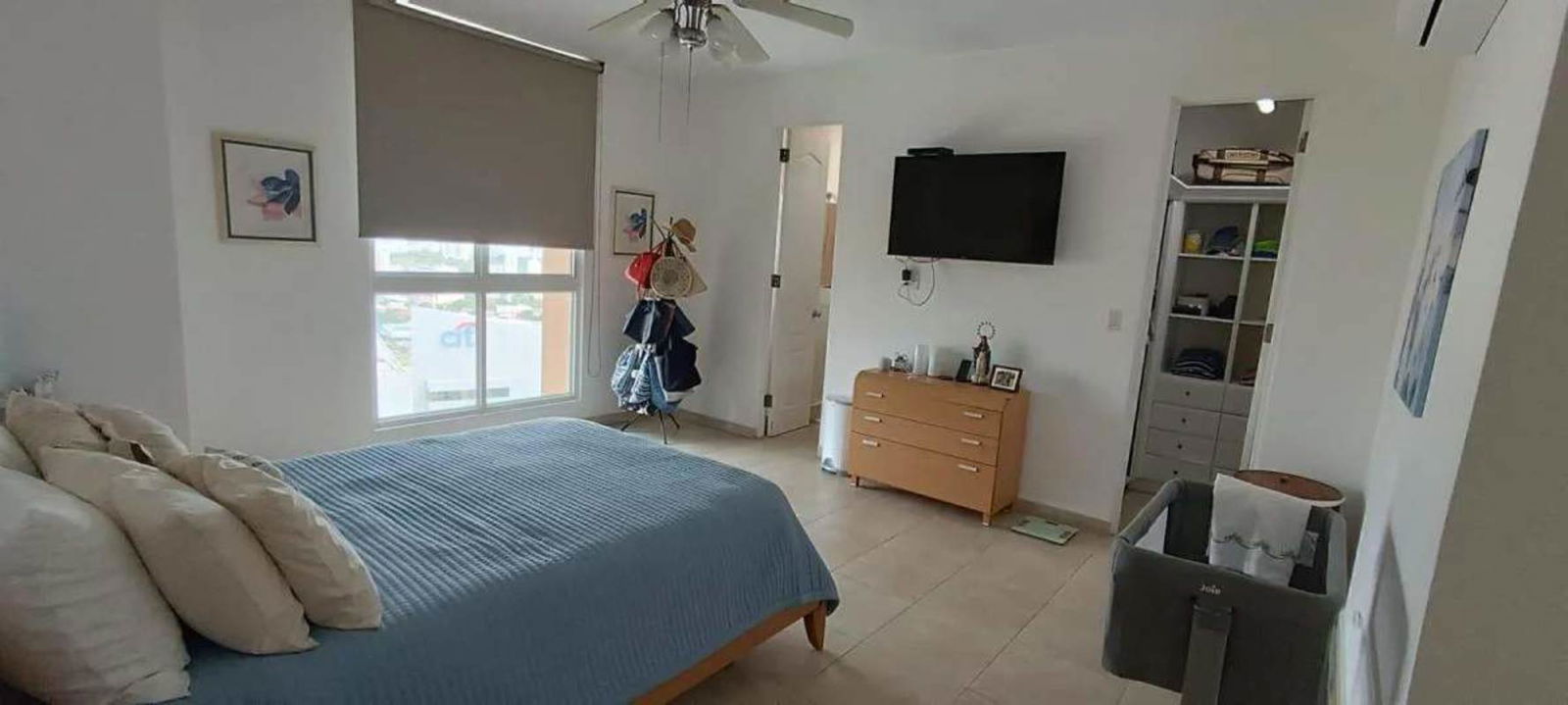 Spacious family room with tile flooring PH Ocean Club Penthouse Panama