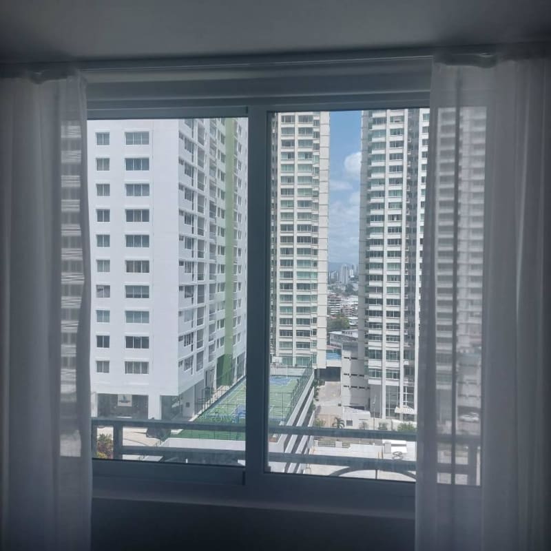 Shared living dining area with large windows and city skyline view in Bell View Tower Edison Park Panama