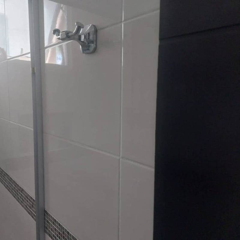 Fully equipped shared kitchen with granite countertops at Bell View Tower Edison Park Panama City