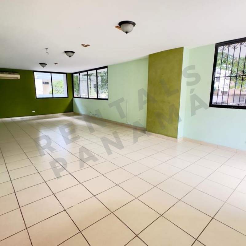Spacious bedroom with bright windows PH El Carmen Panama
