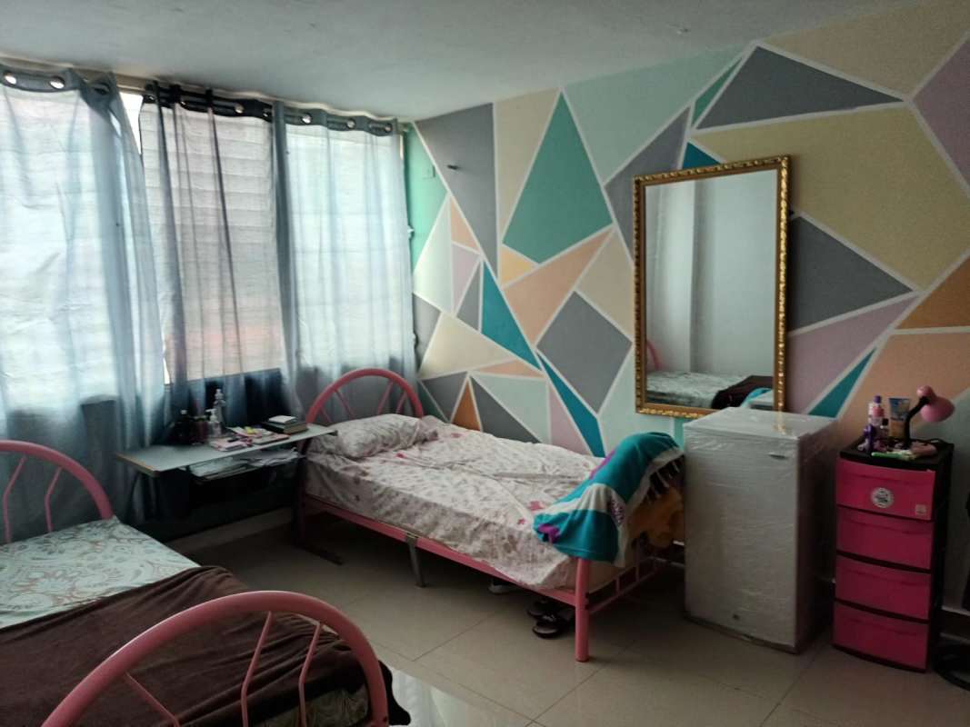 Bedroom with wooden wardrobe, pink bed frame in shared apartment for students, Vía Argentina Panama