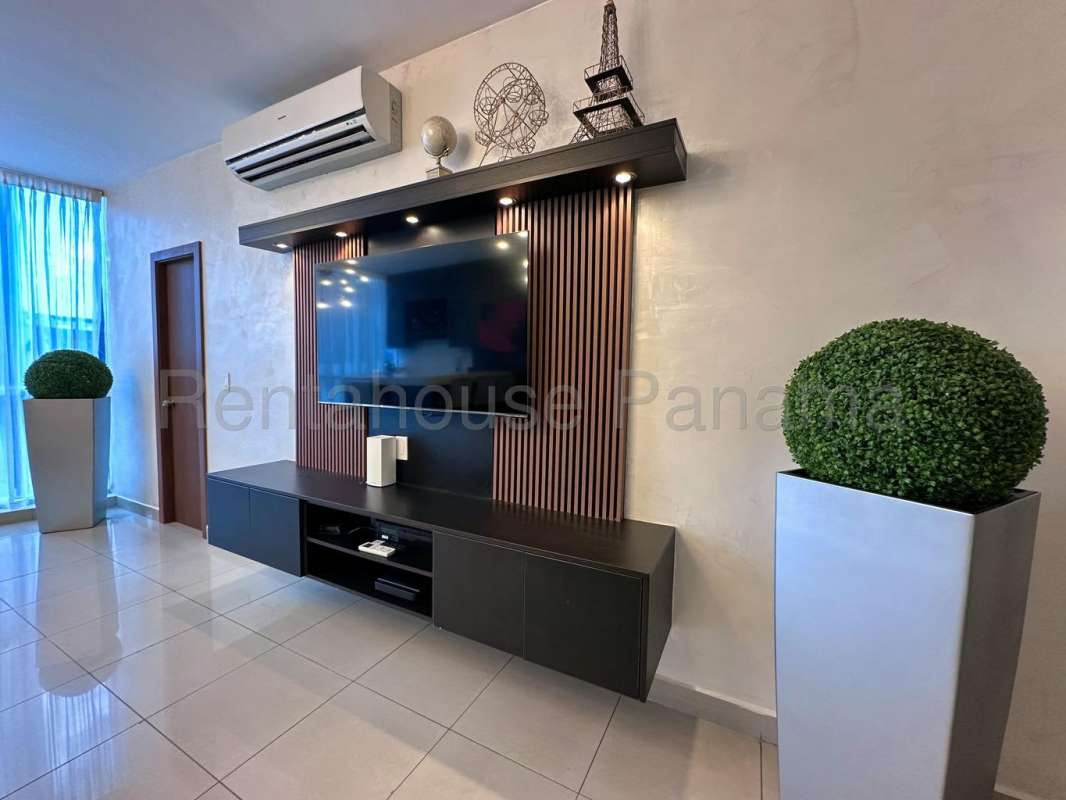 Elegant dining space with modern design adjacent to living area PH Galería Uno Panama