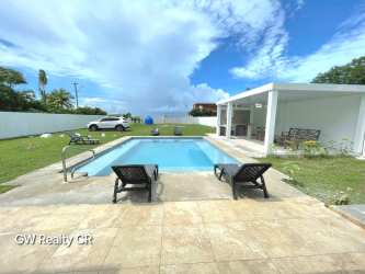 Modern 4BR Beachfront Villa with Pool Playa Malibu Gorgona