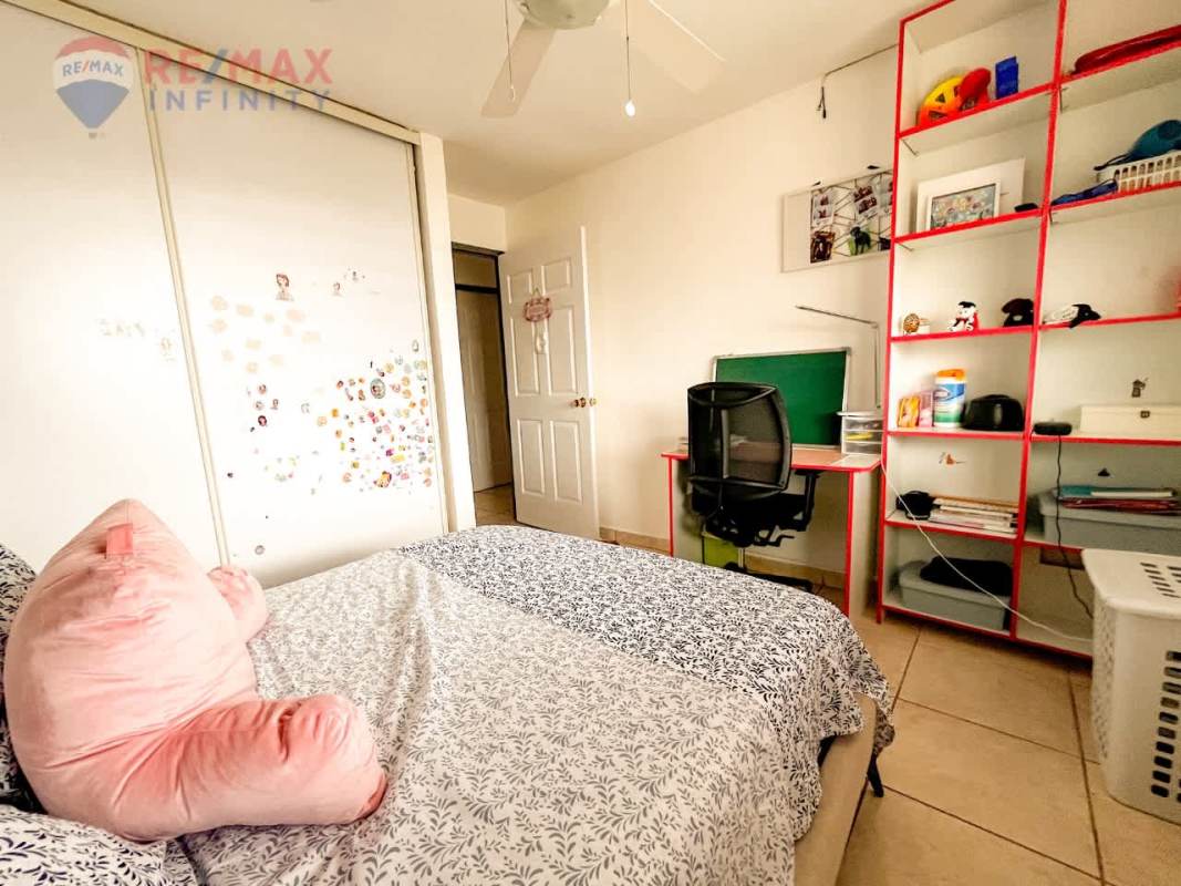 Backyard patio and terrace with BBQ area and park access in Brisas del Golf